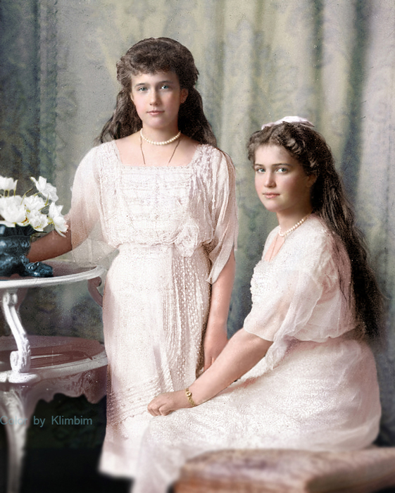 GD Anastasia and Maria Romanov